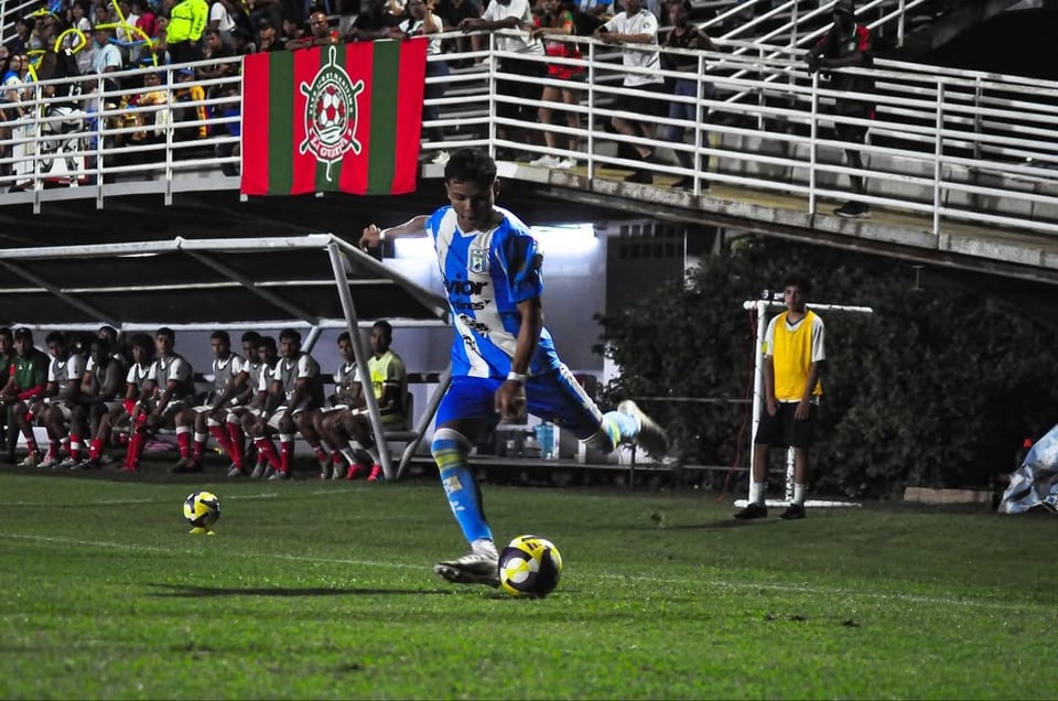 Jugador de Dynamo Puerto FC durante un partido profesional