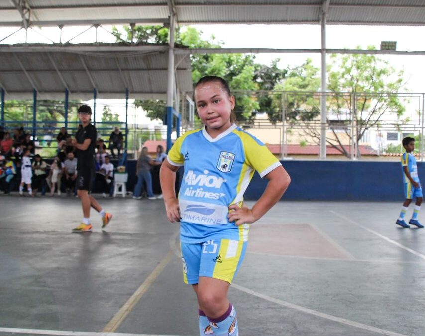 GOL Y 20/ Monserrat, una chica goleadora y estudiosa  
